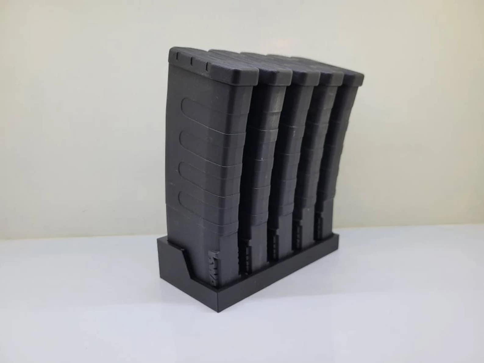 5-magazine storage rack / wall mount compatible with AR-15