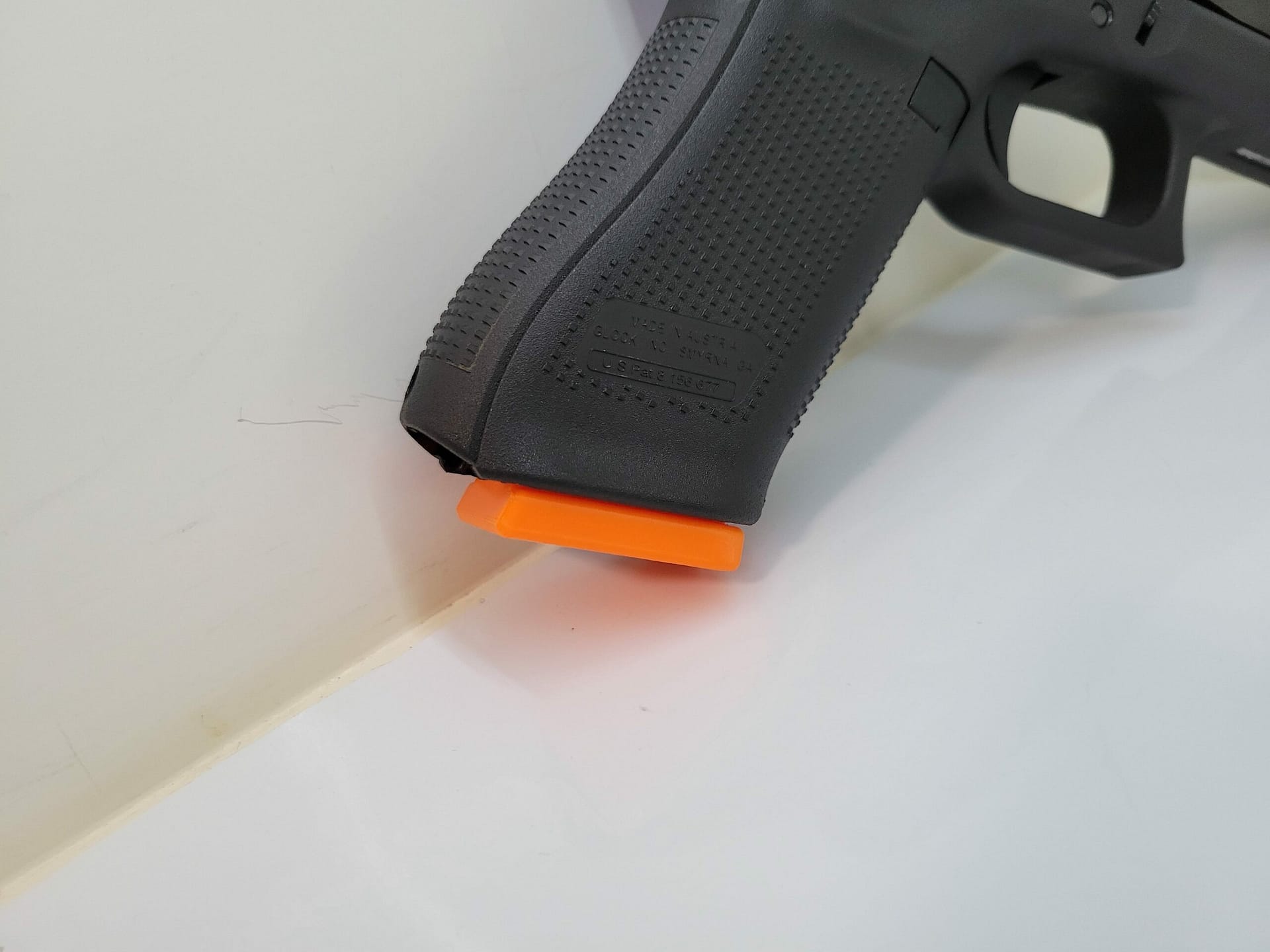 Training / dummy magazine compatible with Glock 17