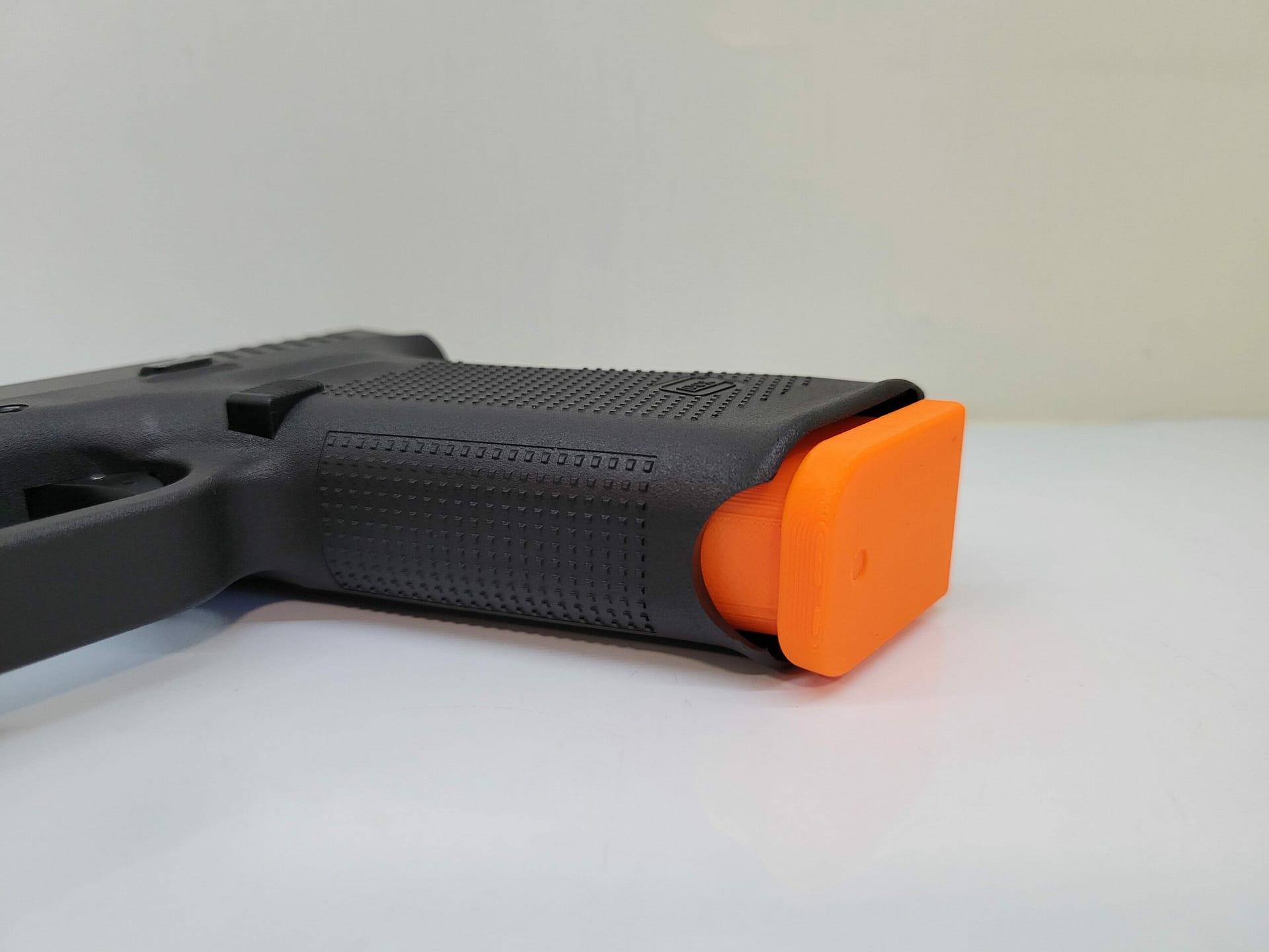 Training / dummy magazine compatible with Glock 17