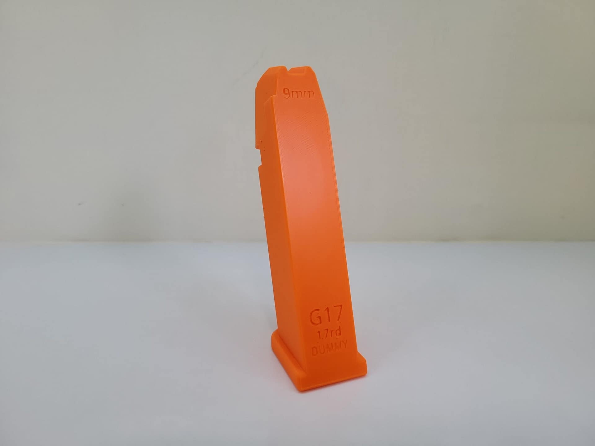 Training / dummy magazine compatible with Glock 17