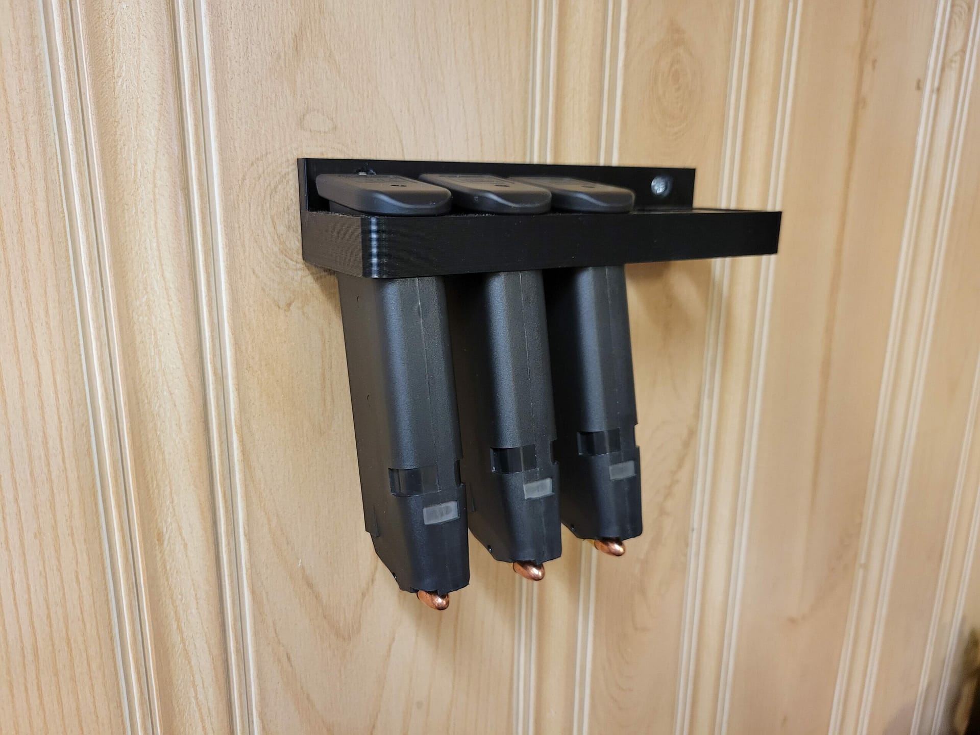 5-magazine wall rack compatible with Glock