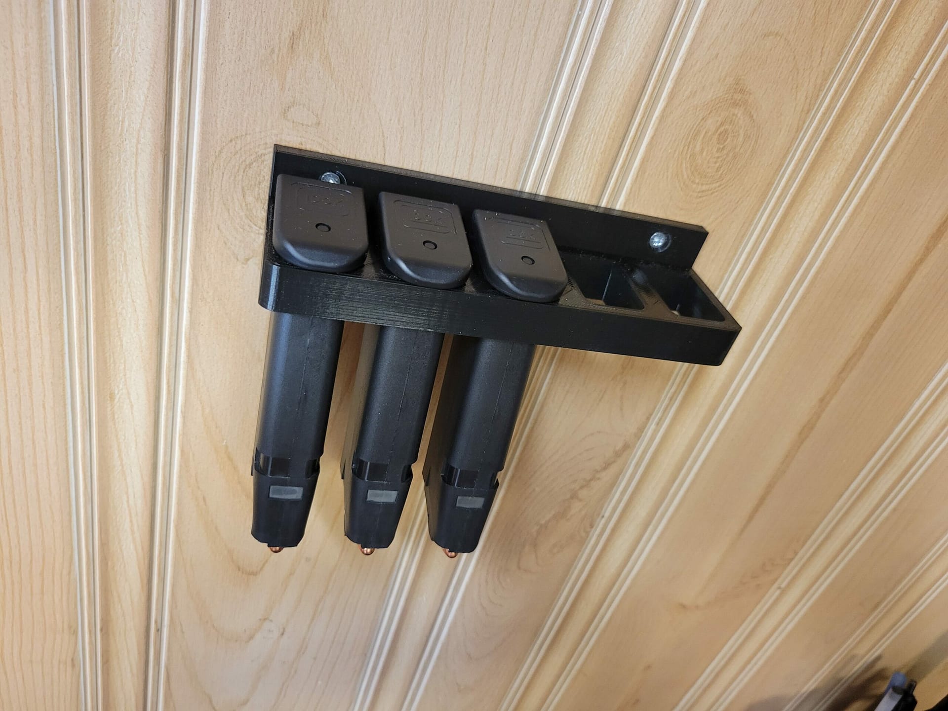 5-magazine wall rack compatible with Glock